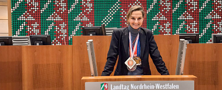 Patricia Peill beim närrischen Landtag NRW am Rednerpult