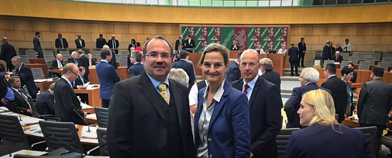 Patricia Peill mit Ralf Nolten im Landtag