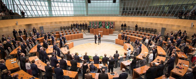 Amtseid Laschet vor Plenum NRW Landtag