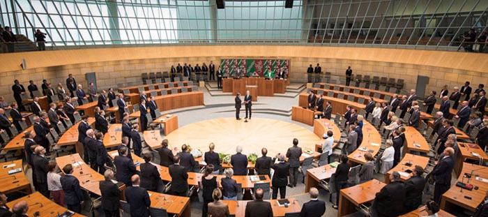 Amtseid Laschet vor Plenum NRW Landtag